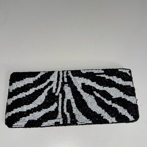 Black white beaded clutch - Cache